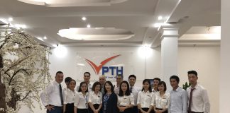 Đại diện nghiệp đoàn và đại diện các công ty phái cử chụp ảnh lưu niệm cùng CBCNV Phúc Thái